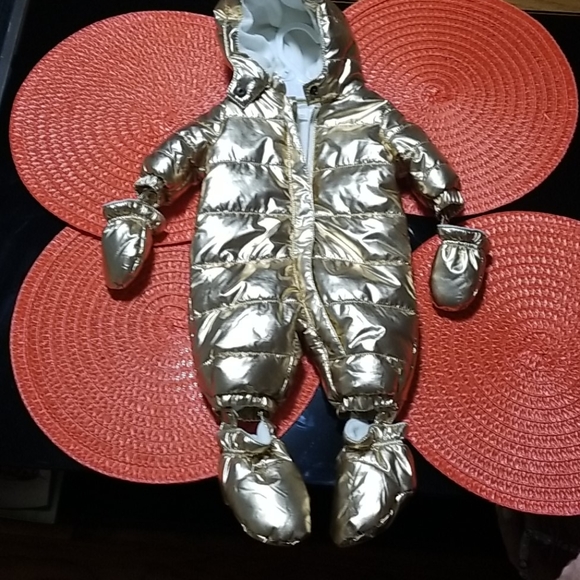 Snow suit - Picture 1 of 2